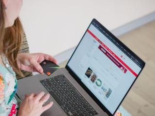 E-commerce Hosting (WooCommerce, Shopify)